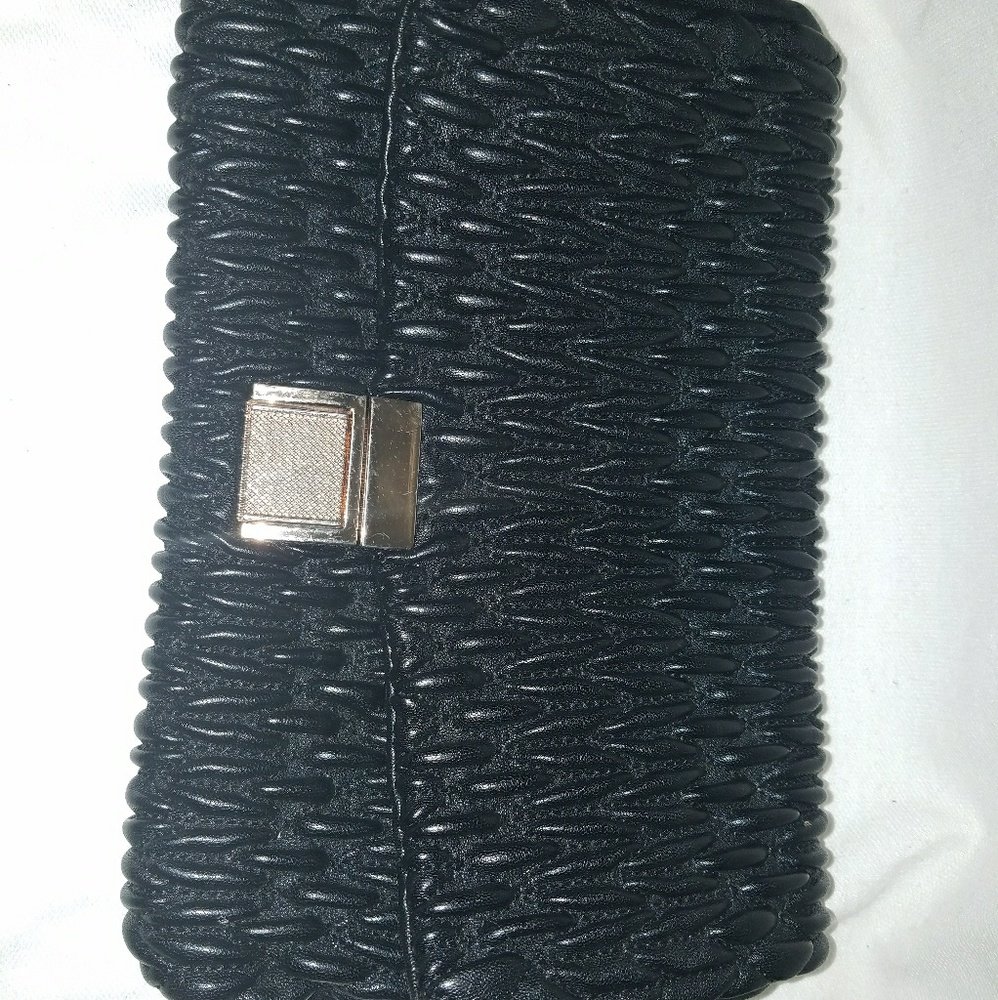 Black clutch